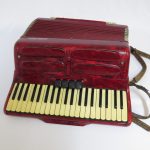 Lote: 58 - Lote: 58 - Acordeón a piano