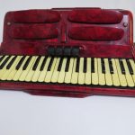 Lote: 58 - Lote: 58 - Acordeón a piano